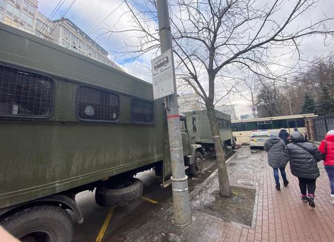 Дело Порошенко: под суд стянули еще больше силовиков и автобусов (фото)