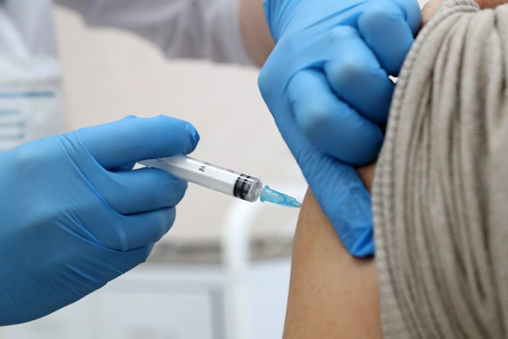 Врач Комаровский назвал вакцины, которыми рекомендует делать бустер 
