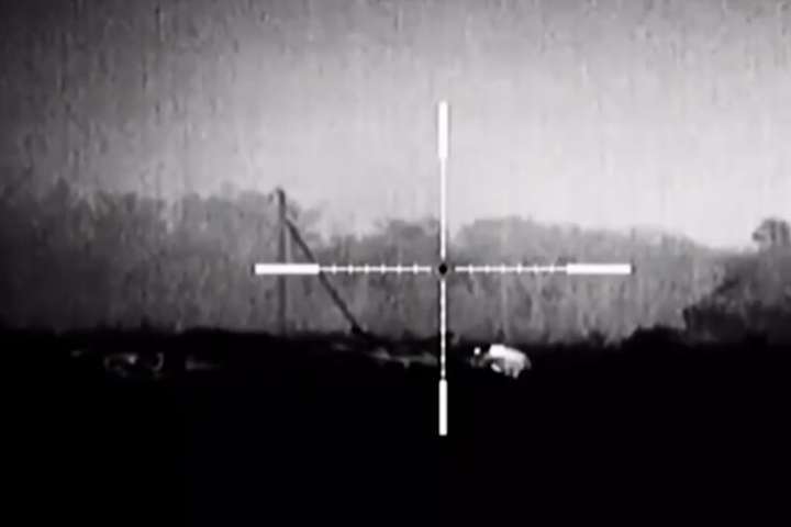 Британское медиа показало как украинский снайпер уничтожает боевиков (видео)