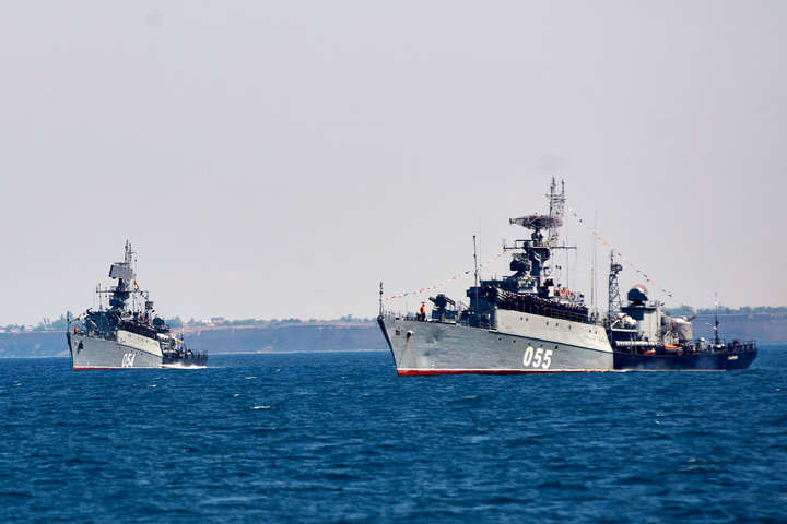 Понад 30 російських бойових кораблів вийшли на навчання в Чорному морі