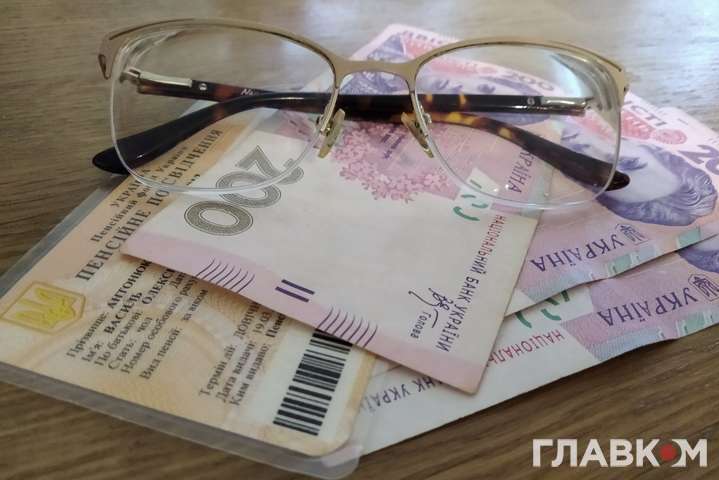 Скільки українцям потрібно працювати, щоб вийти на пенсію в 65 років