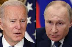 Байден попередив Путіна про наслідки вторгнення в Україну