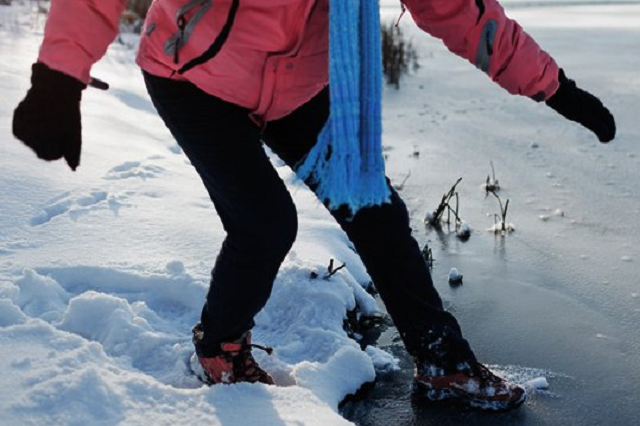 У Кривому Розі дівчатка провалилися під лід, одна з них загинула (відео)