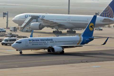 Закриття повітряного простору: міжнародні рейси поки прибувають в Україну