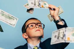 Заради «економічного паспорта» владі доведеться влізти в борги і скоротити соціальні видатки – експерт