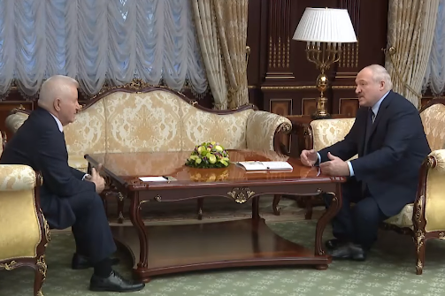 Політичний пенсіонер Мороз опинився на дивані у Лукашенка (відео) 