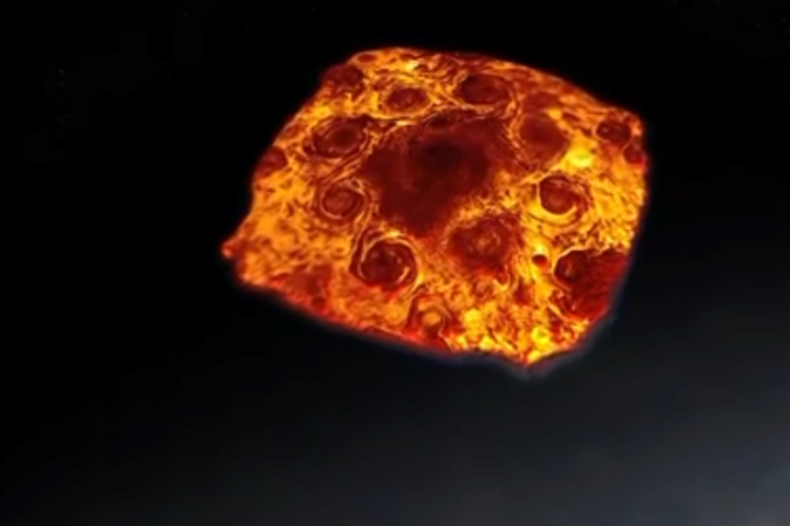 Космічний апарат сфотографував ураган у вигляді піци (відео)