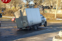  Під землю провалилася невелика вантажівка 