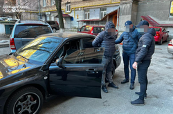 ДБР затримало київського чиновника на отриманні хабара 