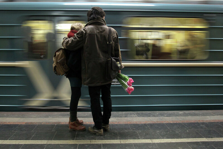 Метрополітен здивував пасажирів «валентинками» до Дня закоханих (фото)