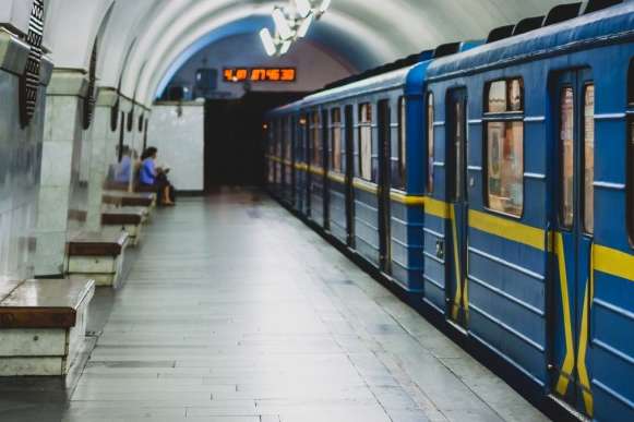 Метро Києва відсьогодні працює по-новому: як купити квиток