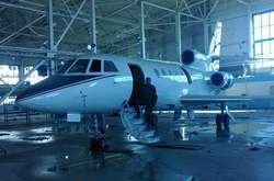 Літак Ріната Ахметова повернувся в Україну