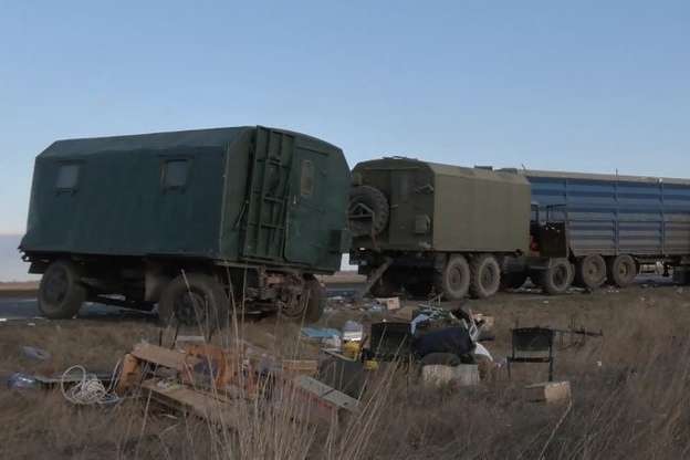 Вантажівка протаранила колону військової техніки на Миколаївщині (відео)