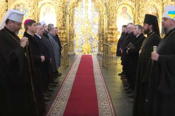 Митрополит Онуфрій проігнорував спільний молебень на захист України (фото)