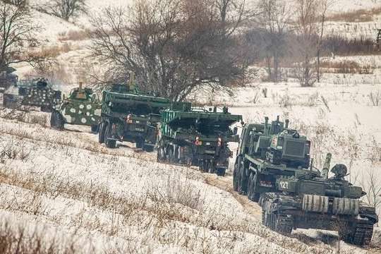 Росія продовжує військове нарощування навколо України – Столтенберг