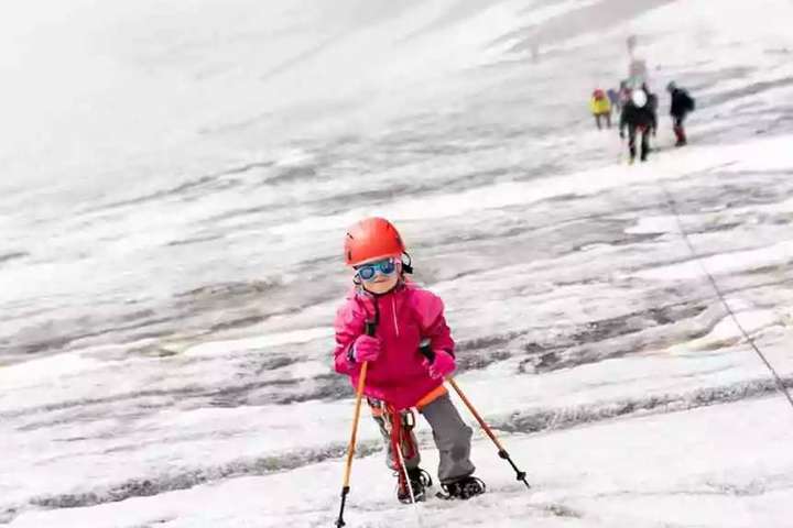 П'ятирічна українка підкорила льодовик та встановила рекорд (відео)