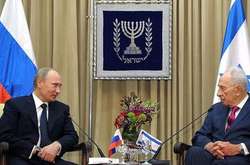 Володимир Путін та Шимон Перес на зустрічі в Москві 25 червня 2012 року