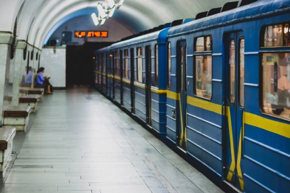 Відсьогодні метро Києва працює інакше: чому на деяких станціях відсутні касири 