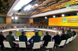 Участь у телемарафоні беруть політики, телеведучі та громадські діячі