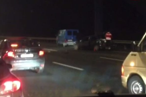 Сталося ДТП на виїзді із Києва, є постраждалі (відео) 