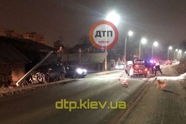 На Київщині зіткнулися два автомобілі: є постраждалі (фото) 