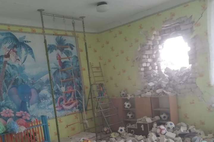 Окупанти обстріляли дитячий садок у Станиці Луганській (фото) 