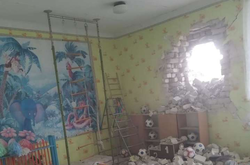 Оккупанты обстреляли детский сад в Станице Луганской (фото)