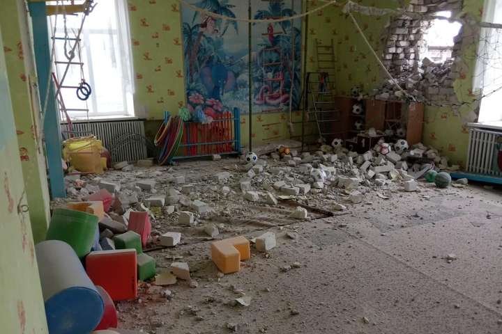 Опозиція вимагає негайної реакції влади на обстріл дитсадка на Луганщині
