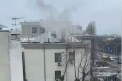З посольства Росії у Києві йде дим: що відомо (відео) 