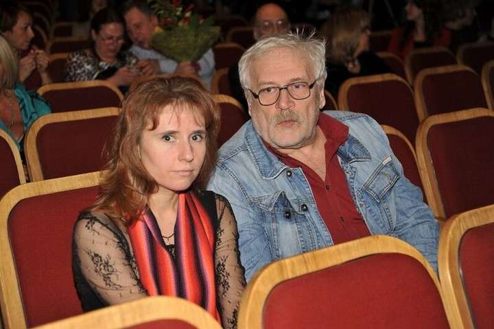 У Бориса Невзорова осталась молодая жена и маленькая дочка - Названа причина внезапной смерти актера Бориса Невзорова