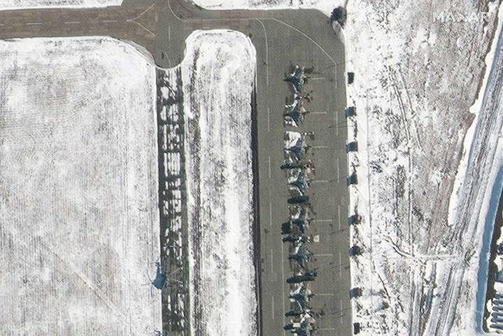 Дані супутника: Росія перекинула до кордону вертольоти і бойову групу (фото)