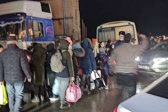 Готуються до війни? Окупанти евакуювали з «ДНР» до Росії понад 6,5 тисяч людей