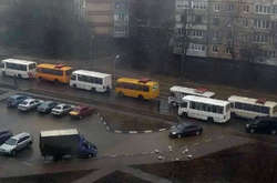 Станом на 19 годину вечора за Києвом кремлівські ЗМІ повідомили, що з Донецька вирушає перший автобус з евакуюваними дітьми