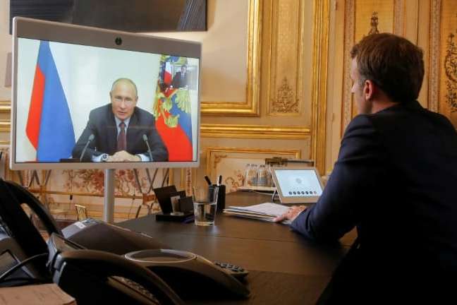Макрон проводить телефонні переговори з Путіним