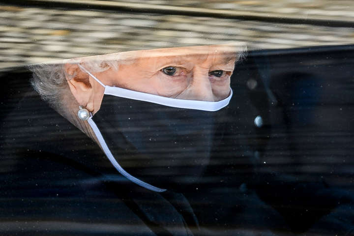 Королева Британії захворіла на коронавірус