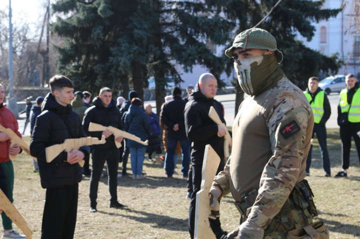 У Вінниці відбувся військовий вишкіл для цивільних (фото, відео)