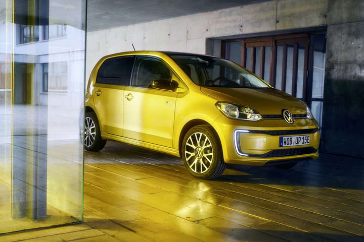 Volkswagen відновив продажі свого найдешевшого електромобіля