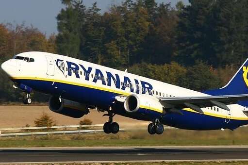 На тлі російської агресії Ryanair скасував рейси з Харкова та Херсона 