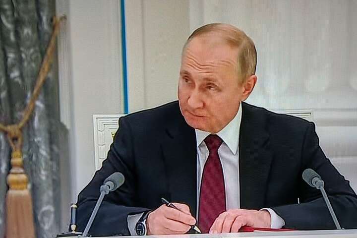Путін підписав указ про визнання квазіреспублік у присутності ватажків бойовиків - Путін підписав указ про визнання «Л/ДНР»