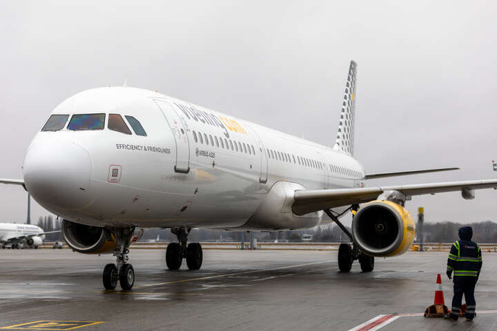 Ще два авіаперевізника скасували сполучення з Україною