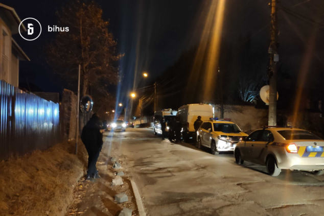 Поліція оточила будинок Медведчука у Києві (фото) 