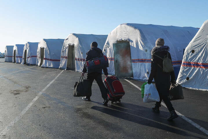 Россияне вывозят «эвакуированных» из Донбасса людей на Урал