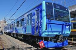  Незважаючи на скромний зовнішній вигляд, поїзд оснащений технологіями Hitachi та Toyota 