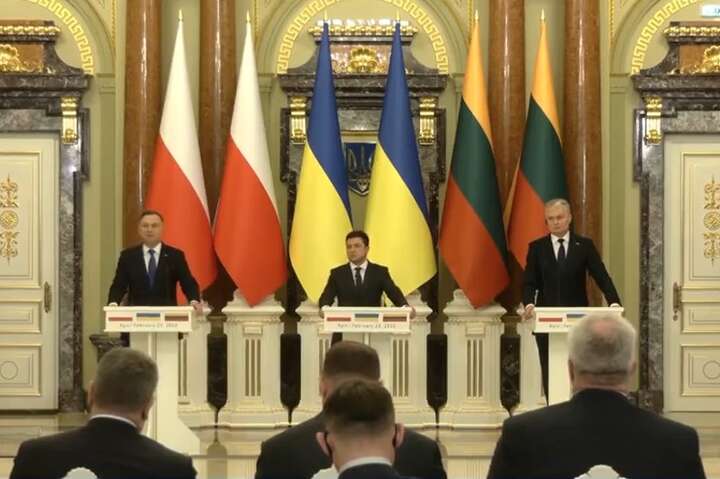 Зеленський провів брифінг із президентами Литви й Польщі (відео)