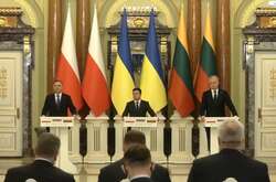 Зеленський провів брифінг із президентами Литви й Польщі (відео)