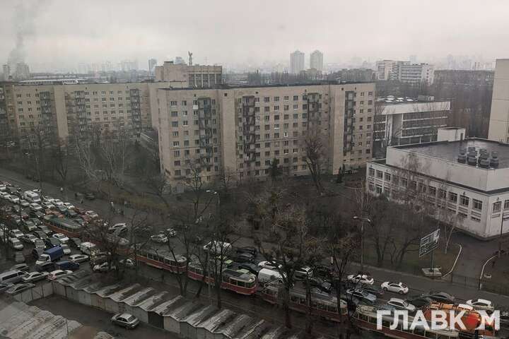 Російський напад: Київ став у заторах (фото)