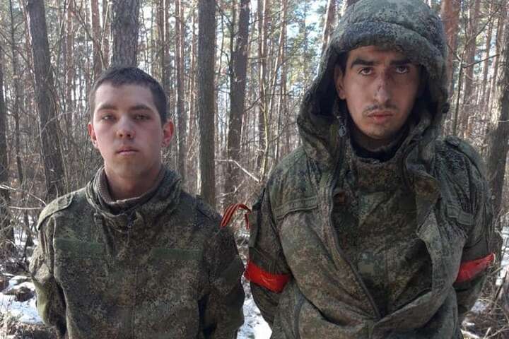 Військові взяли в полон двох російських окупантів (фото)