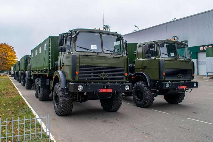 Армія шукає вантажівки для перевезення допомоги з Європи