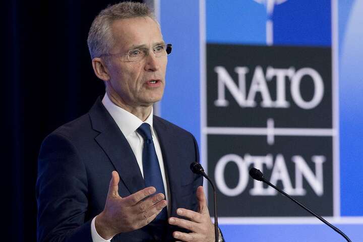 Країни НАТО приводять у дію плани з оборони. В Україні свої сили розгортати не збираються 