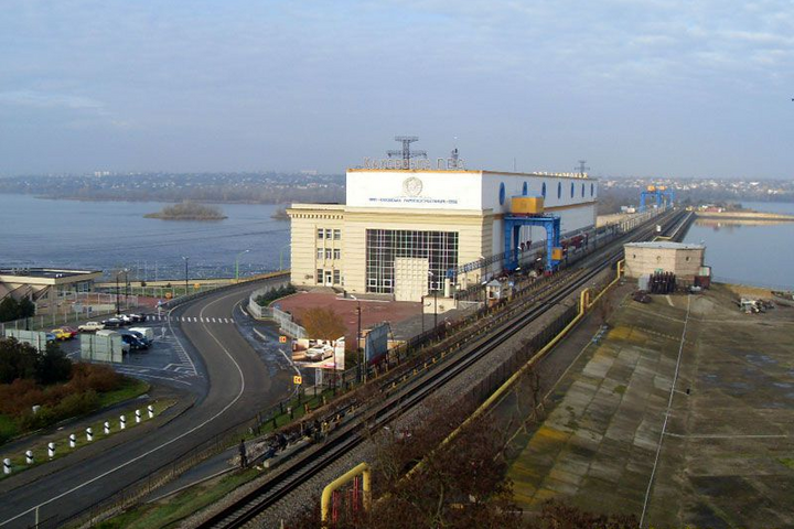 Оккупанты захватили Каховскую ГЭС и подняли российский флаг (видео)